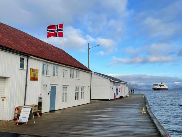 1. Etg I Dampskipsbrygga, Lodingen Havn Extérieur photo